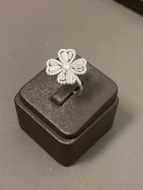 Прстен цвеќе